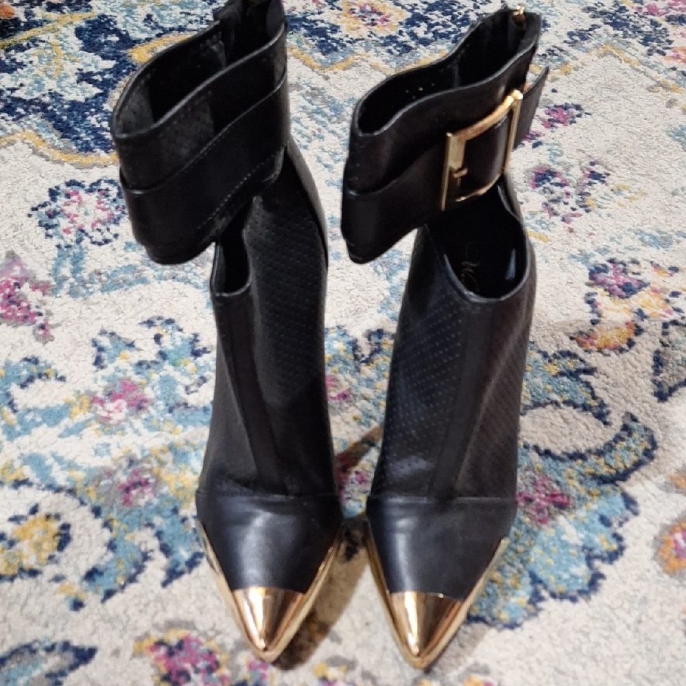 Elegant Black and Gold Heeled Boots